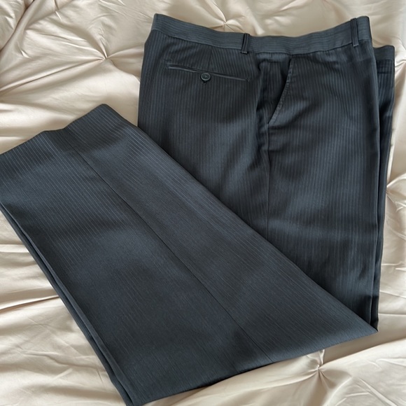 Alfani’s Men’s Gray slacks size 36W x 30L Comfortable look & feel in VGC! - Picture 2 of 4